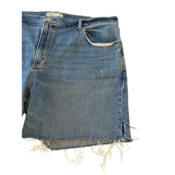 Abercrombie & Fitch 90s Relaxed Jean High Rise Cut-Off Shorts Women's Size 18R - Picture 4 of 15